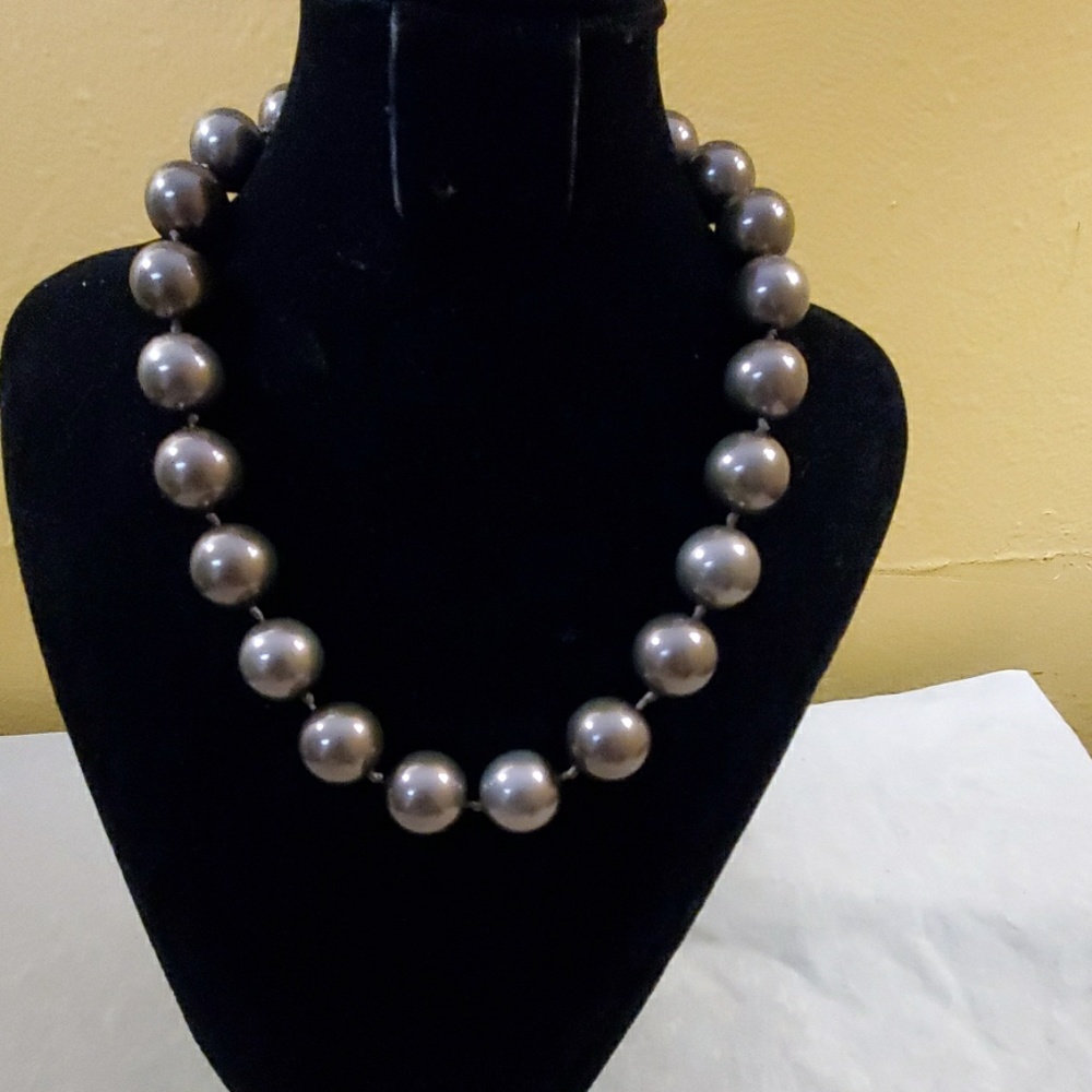 Ann Taylor Ball Necklace NWT #55